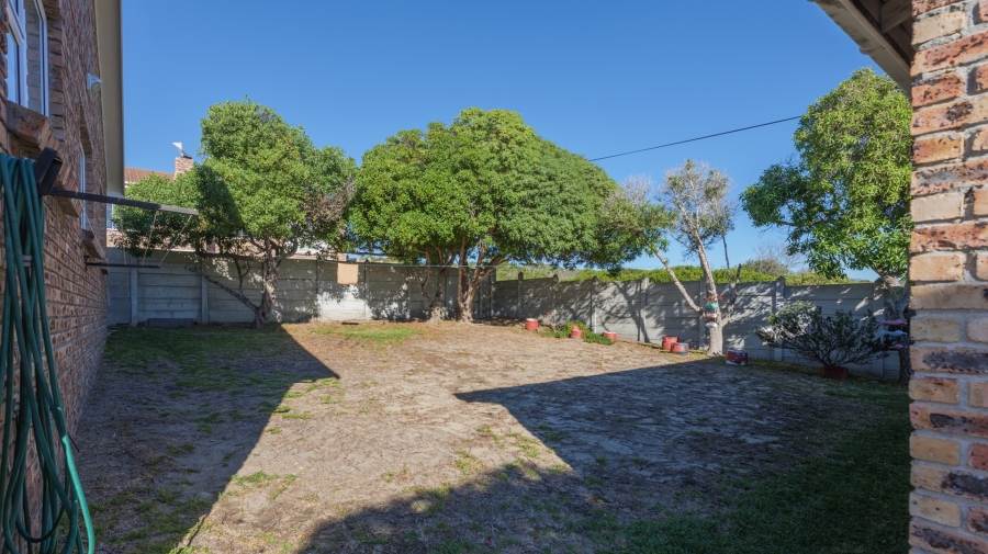 3 Bedroom Property for Sale in Struisbaai Western Cape